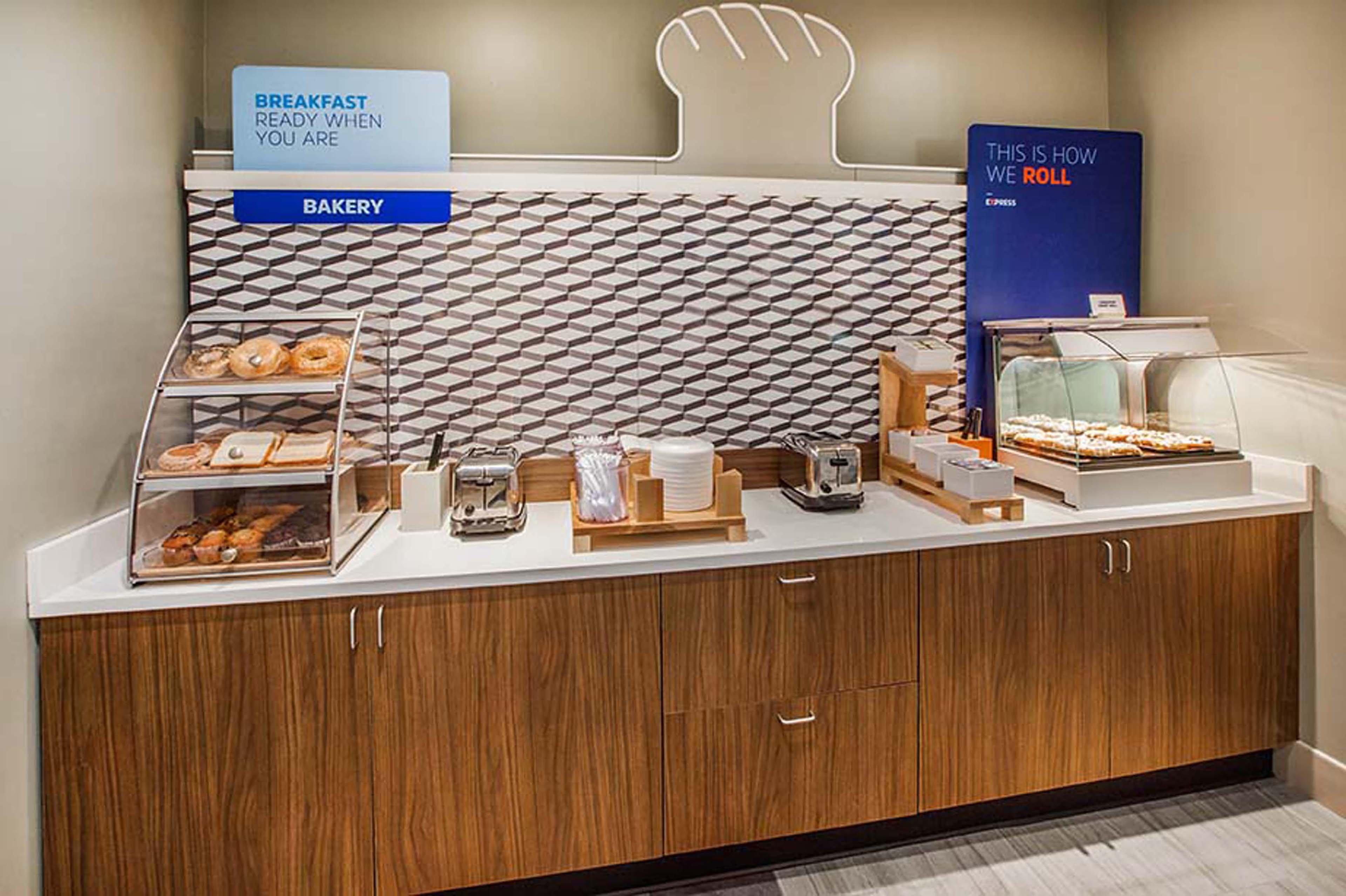 Holiday Inn Express Fullerton-Anaheim By Ihg Exterior photo